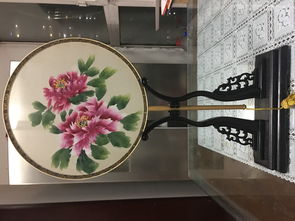 对镜贴花黄